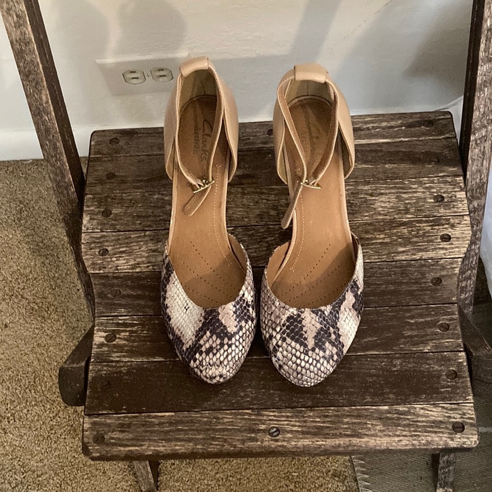 Elegant Snakeskin Patterned Heels Exellent Condition